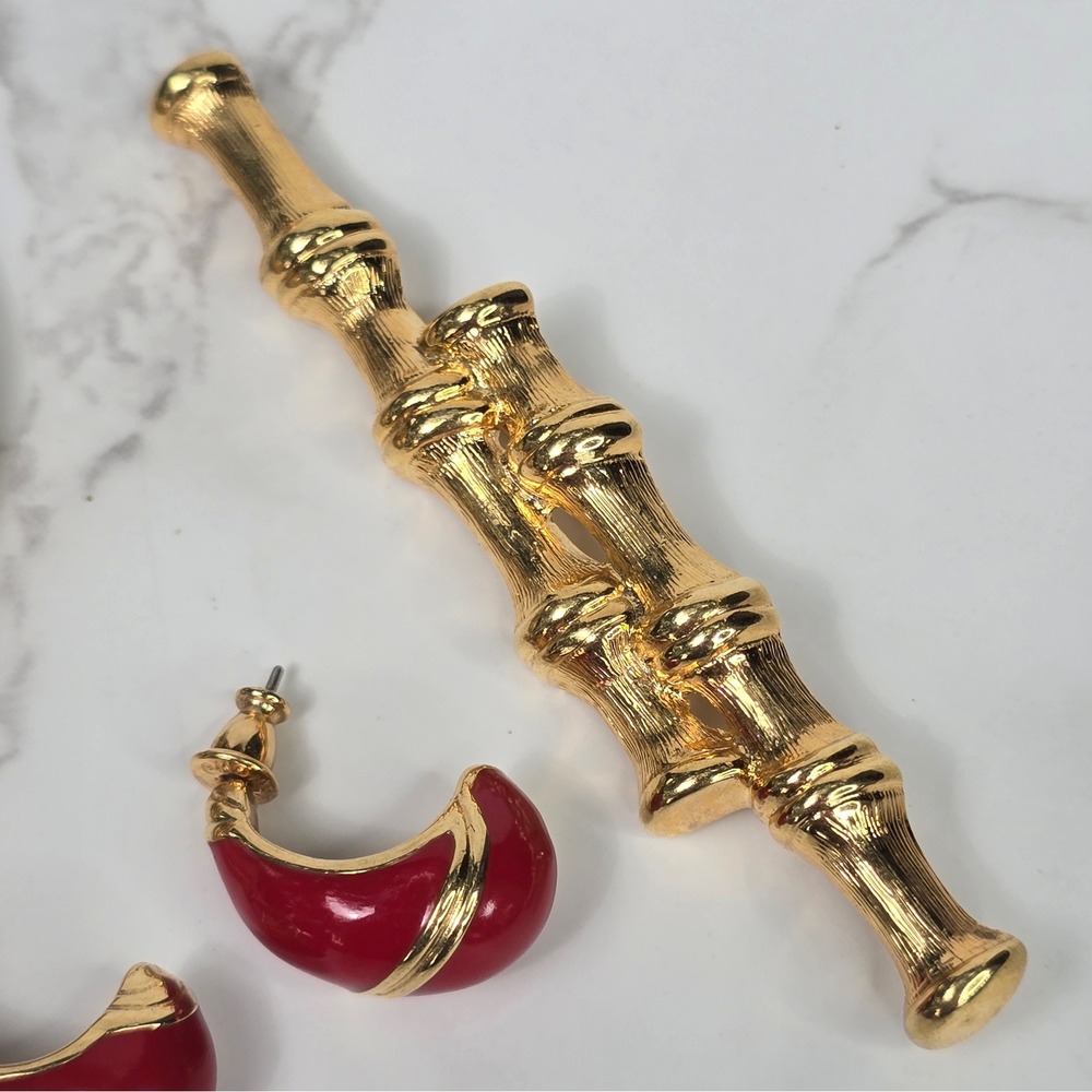 Vintage Monet Jewelry Lot Gold Tone Bamboo Brooch Filigree Pin Red Hoop Earrings - Picture 3 of 13
